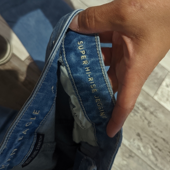 American eagle super hi-rise jeggingswith distressing  size 10short - Picture 4 of 6